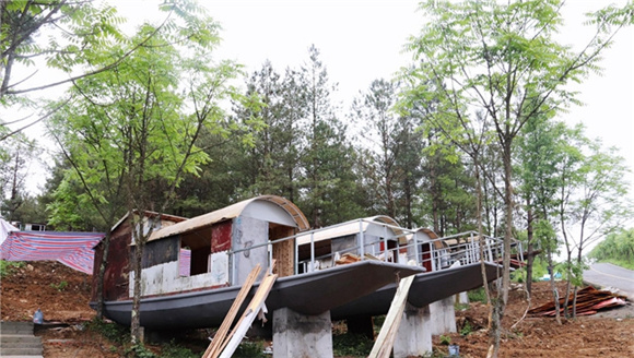 正在修建的歧山草原漁船。通訊員 洪琳 攝