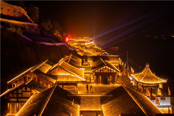 三國印巷夜景。重慶江來集團供圖 華龍網發(fā)